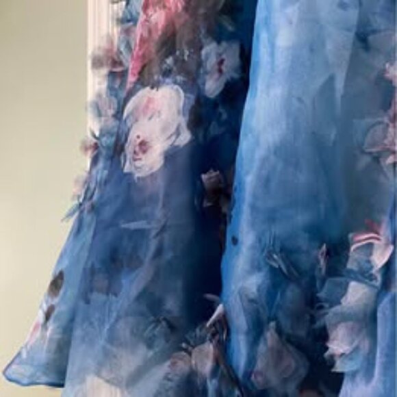 NEW Marchesa Notte 3D FLORAL SLEEVELESS PRINTED ORGANZA MIDI DRESS IN BLUE - Picture 4 of 8